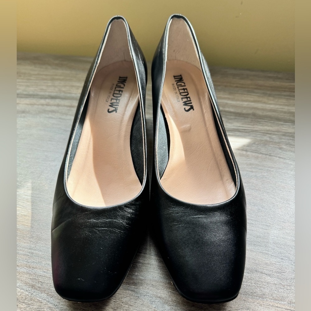 Ingledew’s Black Italian Leather Pumps (2”) w patent leather heel. Size EU 38.5